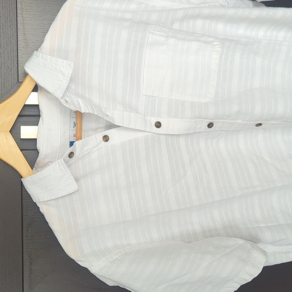 Old Navy Men's White Casual Button Down Shirt with Relaxed Fit - XL NWT - Picture 4 of 7